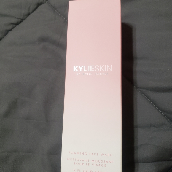 Kylie Skin - Foaming Face Wash - Picture 2 of 3
